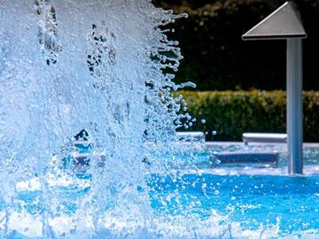 Tom Henckes Photografie - Outdoor swimmingpool activity-center !!