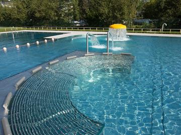 Het openluchtzwembad van het vrijetijds centrum Troisvierges