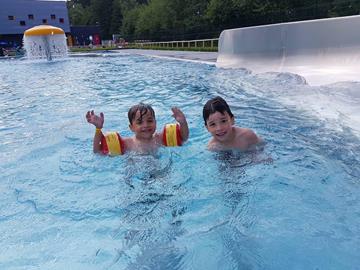 La piscine en plein air du centre de loisirs ouvert par beau temps jusqu'à 24 septembre!!