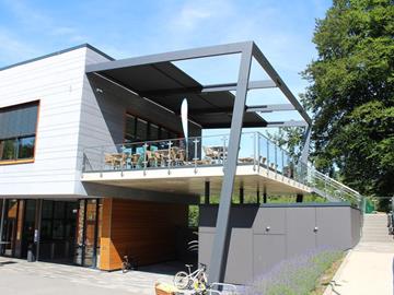 Bistro 86 - Outdoor swimmingpool activity-center !!