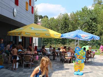 La piscine en plein air du centre de loisirs ouvert par beau temps jusqu'à 24 septembre!!